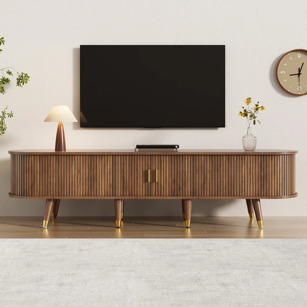 Meuble TV Orvieto – Noyer et cannage, 175 cm – dans un salon