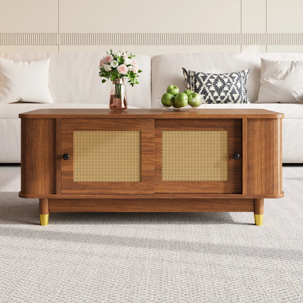Table basse Ravello – Noyer et cannage, 100 cm – dans un salon