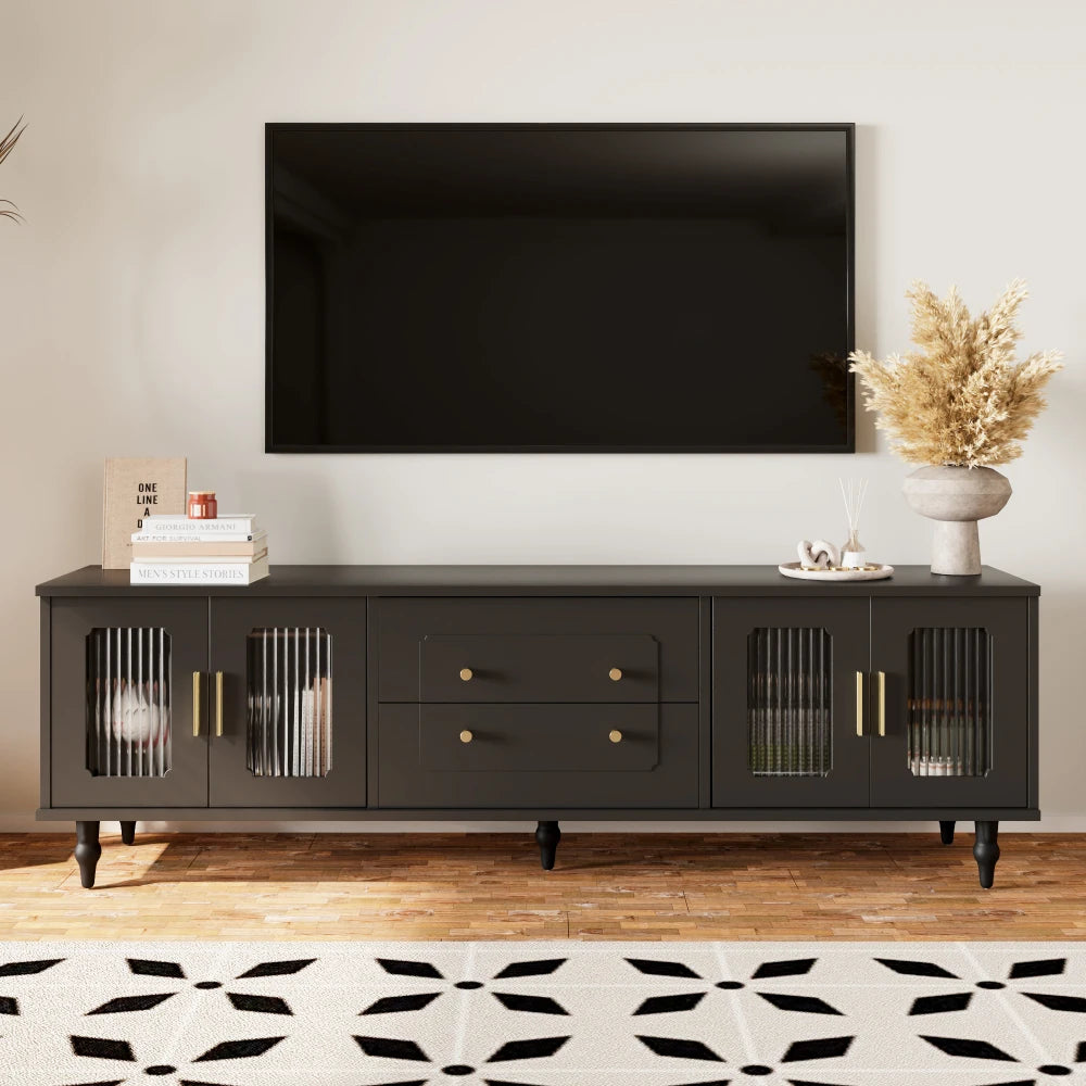 Meuble TV Vittoria – Noir et verre cannelé, 177 cm – dans un salon