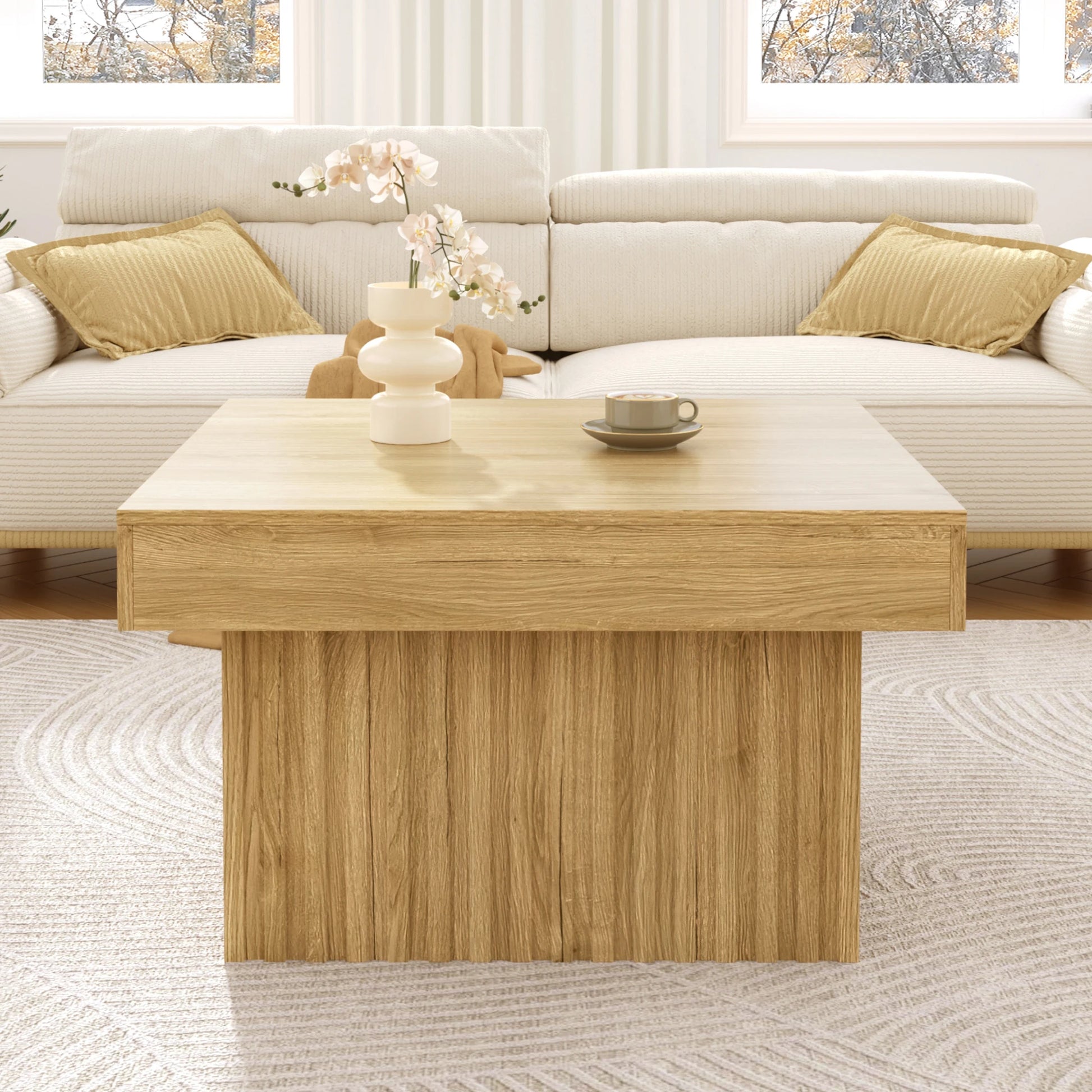 Table basse carrée Arco – Bois naturel, 79 cm – dans un salon