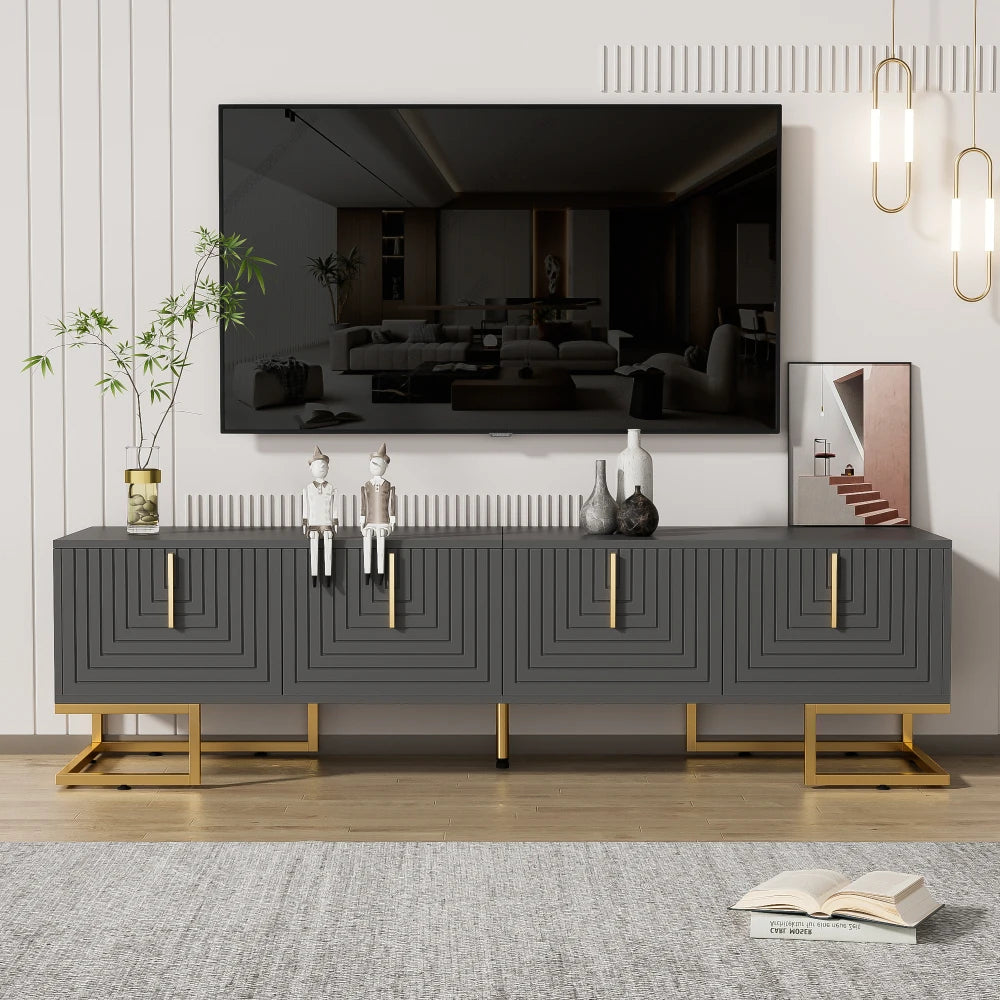 Meuble TV Sorrento – Gris structuré et doré, 170 cm – dans un salon
